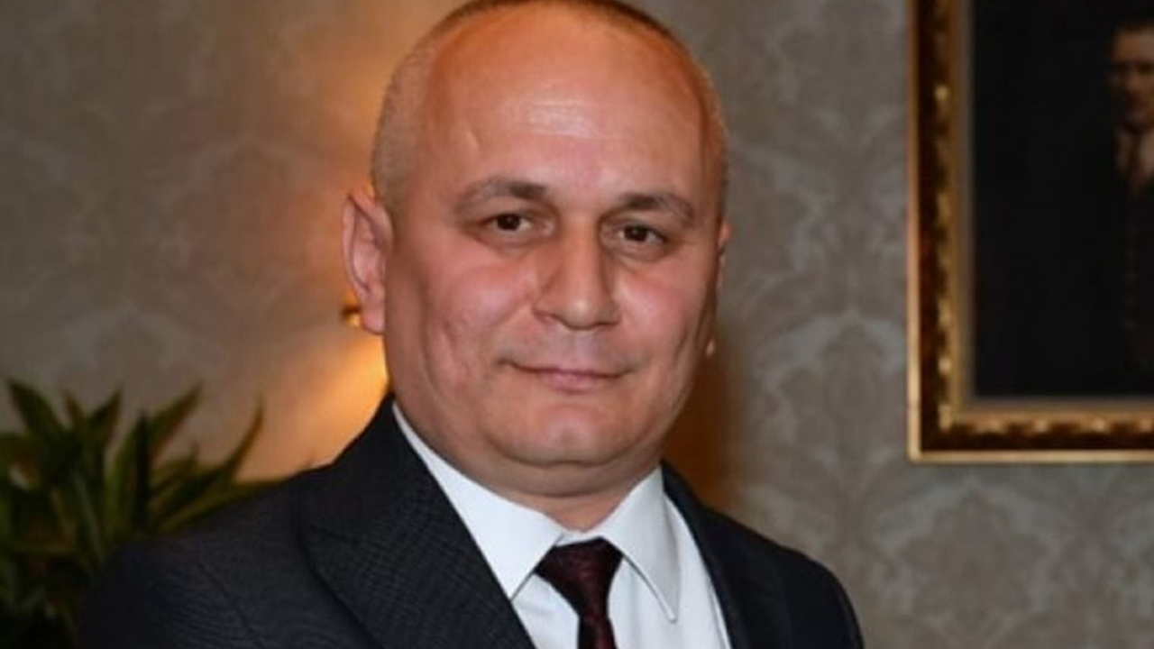 Cuma namazı saati ilahiyatçıyı marketten çıkardılar!