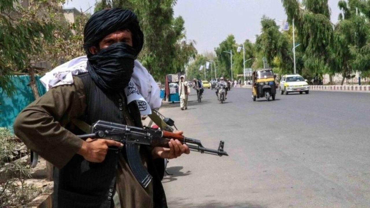 Korkulan oldu: Taliban insan avına başladı! Arayıp bulamadığı kişilerin ailelerini de tehdit ediyor...