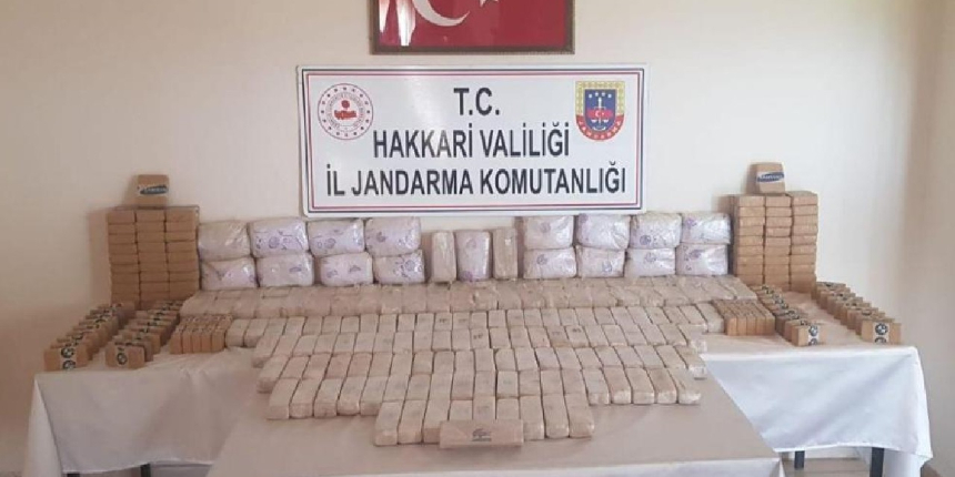 Yüksekova’da toprağa gömülü vaziyette 191 kilo eroin ele geçirildi
