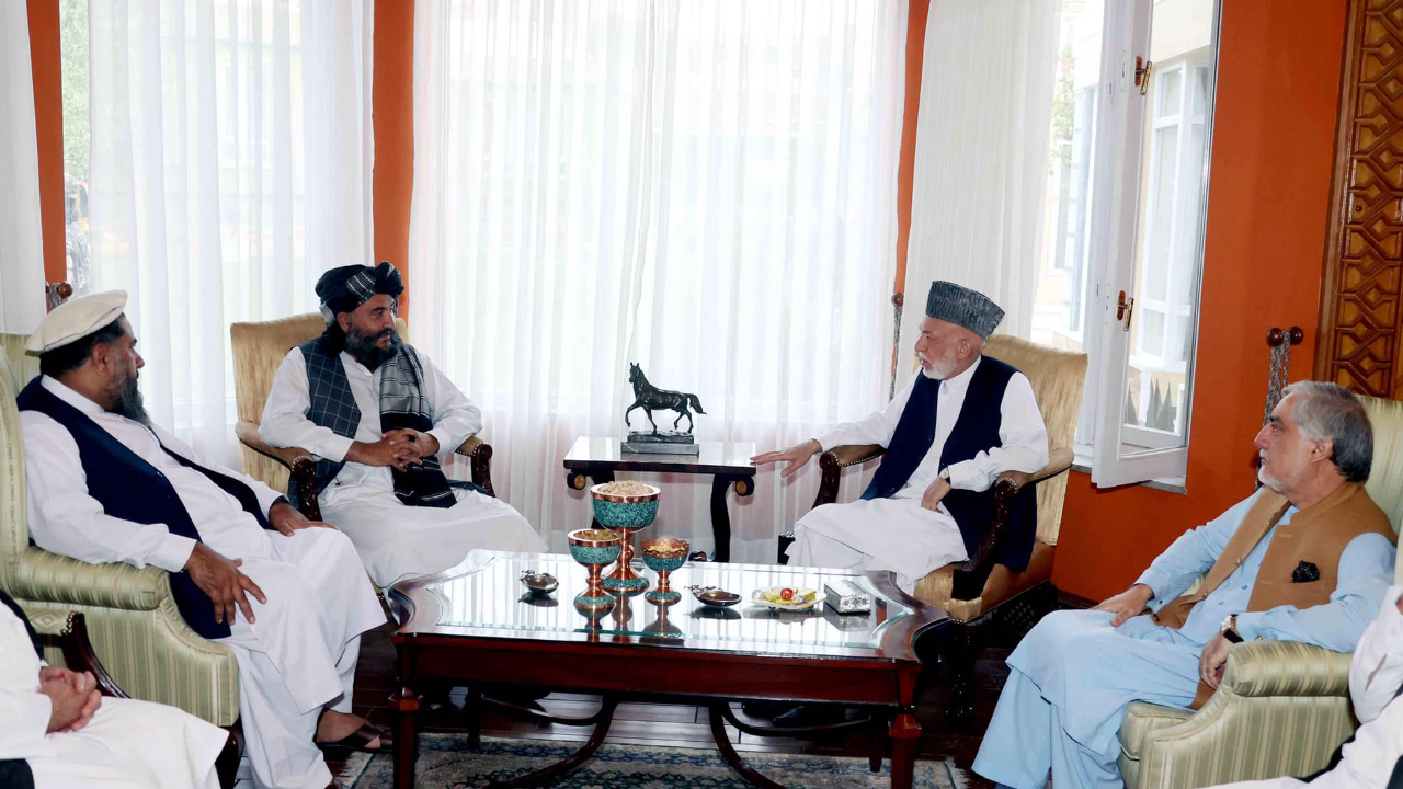 Afganistan'ın efsane Cumhurbaşkanı Karzai, Taliban yetkilileri ile görüştü!