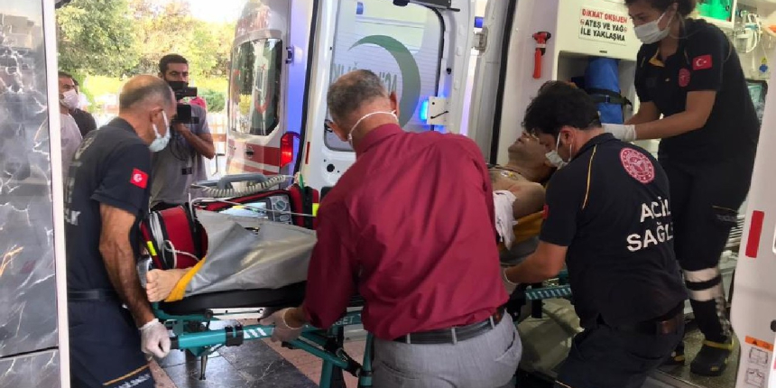 Silahını temizleyen doktor, kazara kendini vurdu