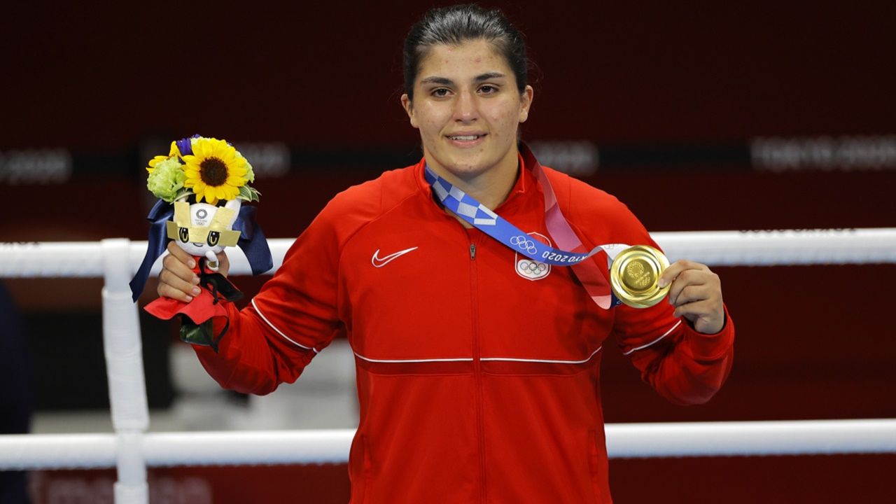 Olimpiyat Şampiyonu milli boksör Busenaz Sürmeneli'den flaş karar