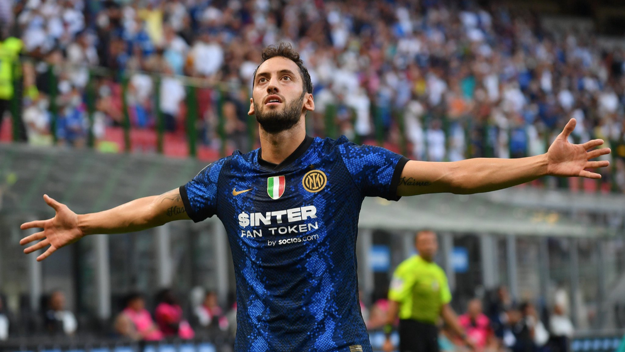 Serie A'nın açılış maçına Hakan Çalhanoğlu damgası... Milli yıldızdan 14 dakikada 1 gol, 1 asist