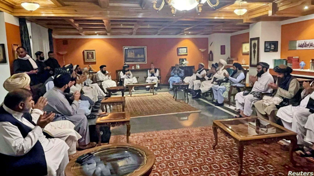 Hamid Karzai ve Abdullah Abdullah üst düzey Taliban üyeleriyle görüştü
