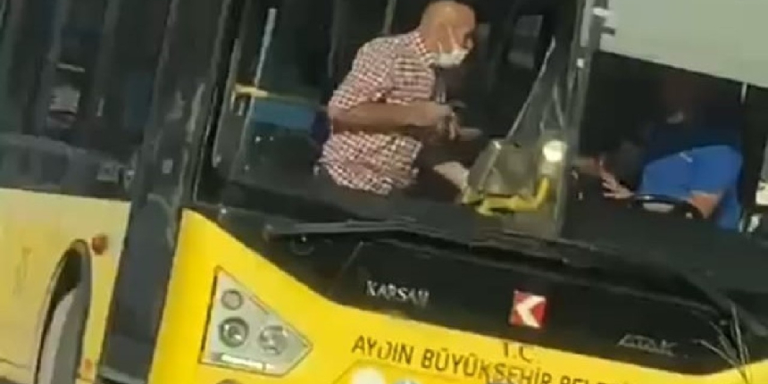 70 yaşındaki yolcu, otobüs şoförünü bıçaklamaya kalktı