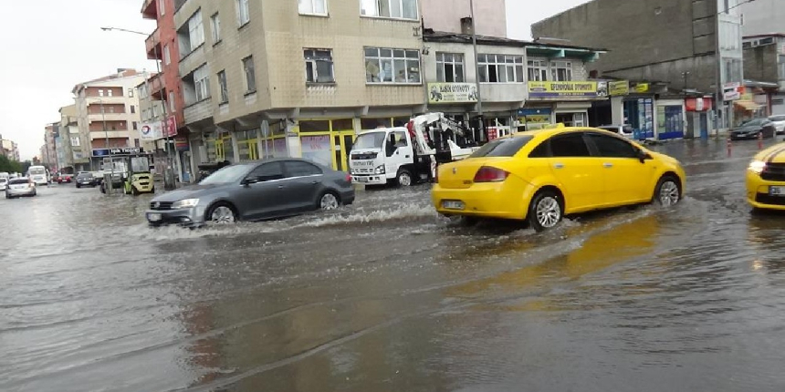 Kars’ta cadde ve sokaklar göle döndü