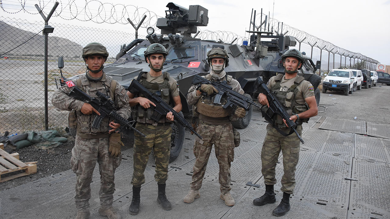 Türkiye ve Azerbaycan askerleri Afganistan'da omuz omuza