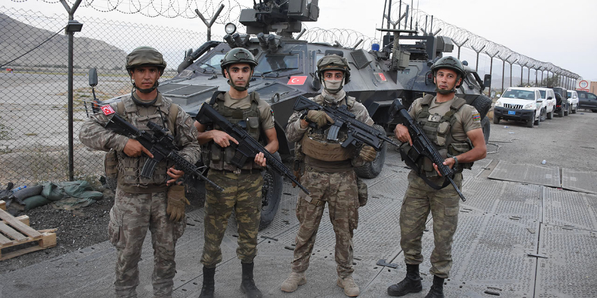 Türkiye ve Azerbaycan askerleri Afganistan'da omuz omuza
