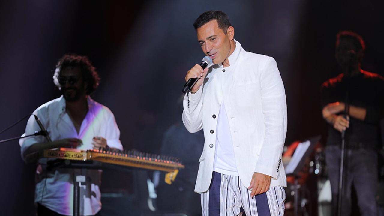 Kuruçeşme’de konser veren Mustafa Sandal'dan hayranlarına sürpriz