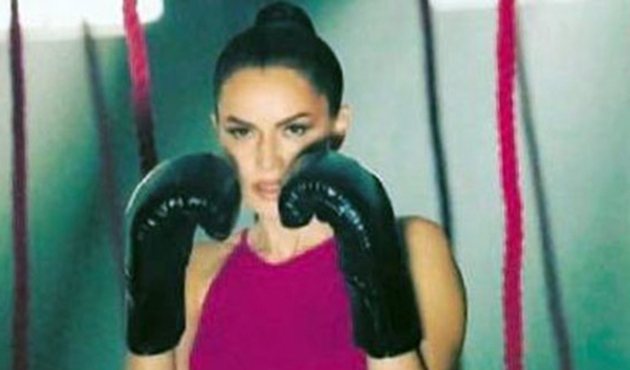Fahriye Evcen savaşçı ruhunu ortaya çıkardı!