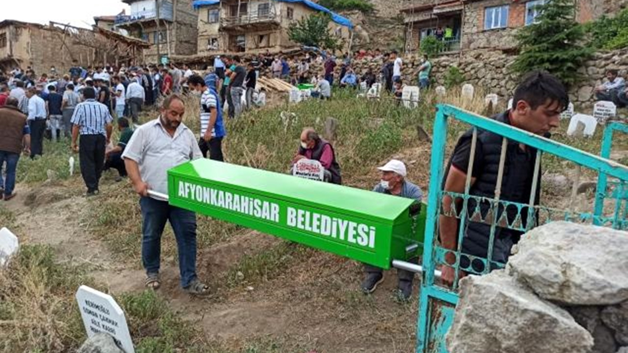 Eşini ve oğlunu öldürüp intihar etti! Bir evden üç cenaze çıktı...