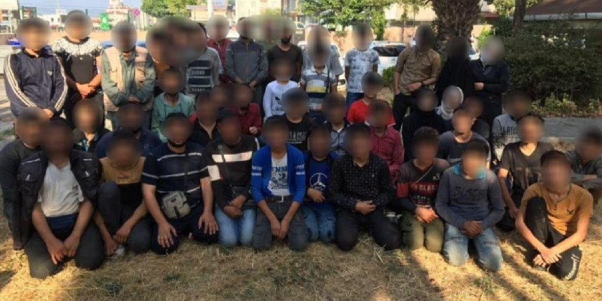 TEM’de durdurulan bir minibüsten 50 kaçak göçmen çıktı