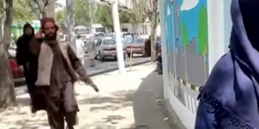 Taliban'dan kadınlarla röportaja müdahale! İzin vermiyorlar...