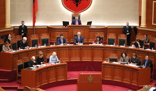 Arnavutluk'ta adaysız cumhurbaşkanlığı seçimi