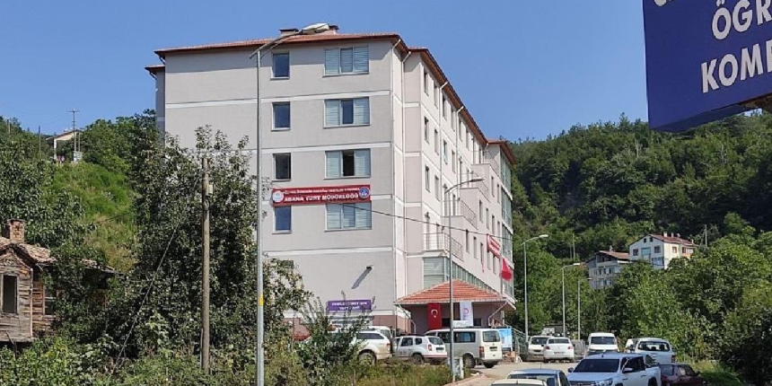 Kendini doktor olarak tanıtıp selzedeleri muayene etti
