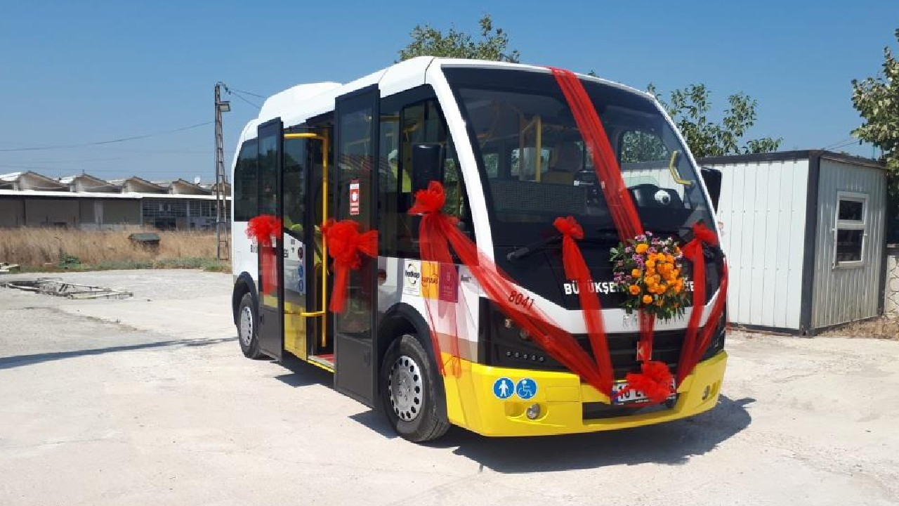 Halk otobüsü gelin arabası oldu