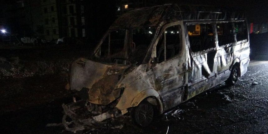 Seyir halindeyken aniden alev aldı, bomba gibi patladı