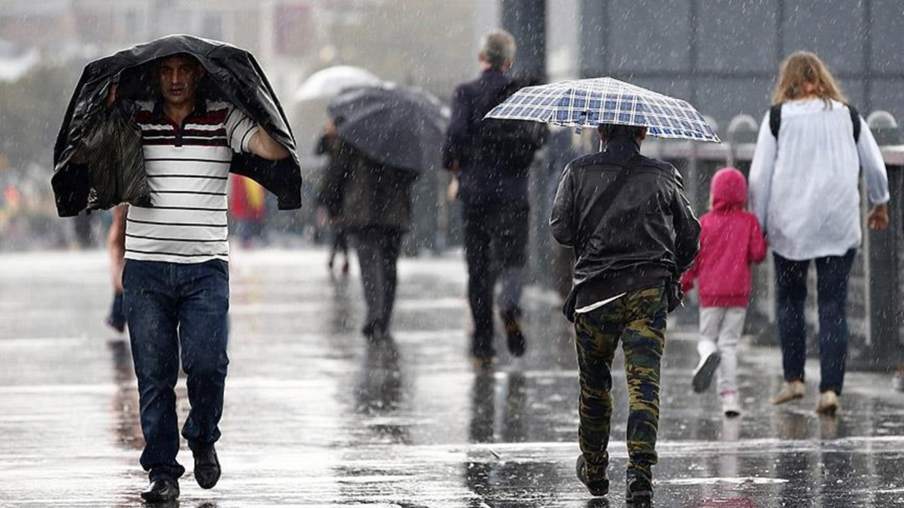 Meteoroloji saat verip uyardı! Kuvvetli sağanak geliyor...