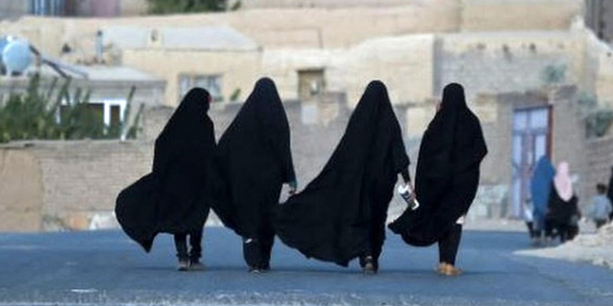 Taliban'dan kadınlara yönelik itiraf gibi açıklama: "Bir süre evden çıkmayın"
