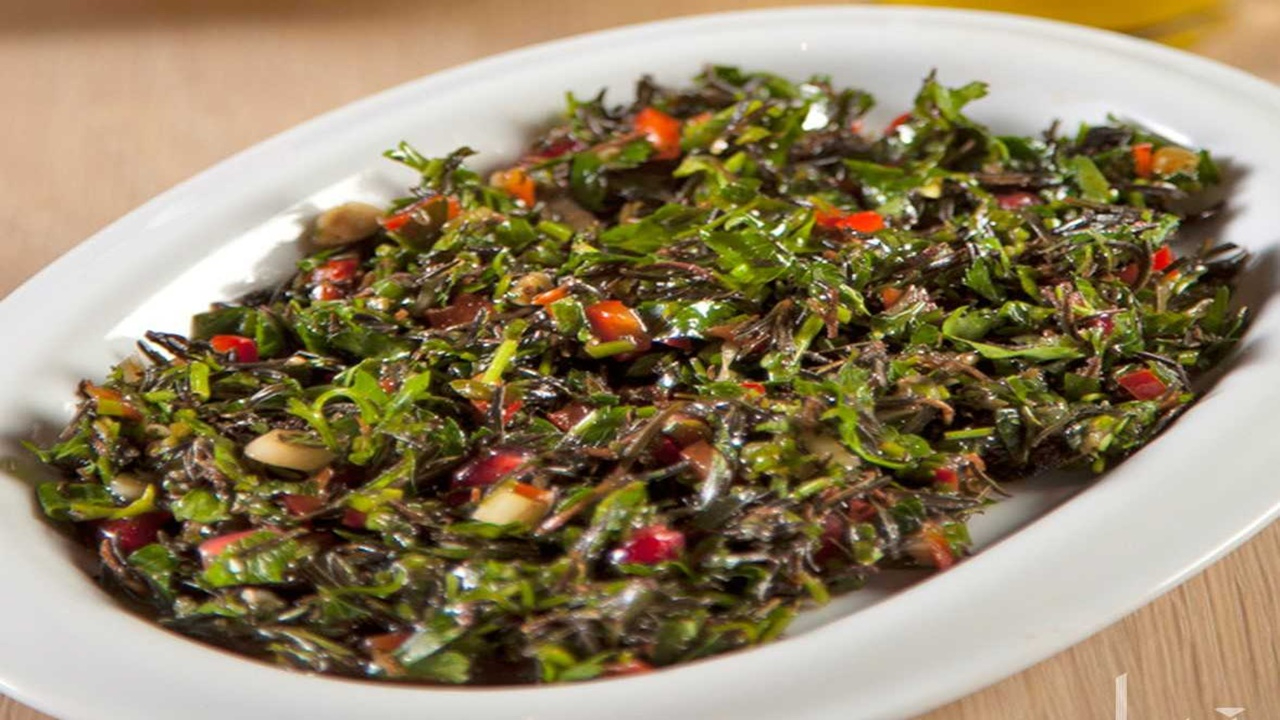 Zahter Salatası tarifi! Bir dağ başı ferahlığı zahter artık sofranızda! Hatay usülü zahter salatası...
