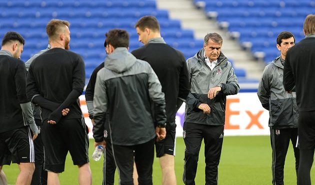 Lyon maçında defans ona emanet