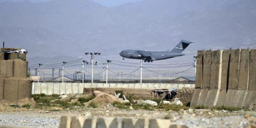 Afganistan'da korkutan gelişme: İçinde sivillerin olduğu uçağa ateş açtılar
