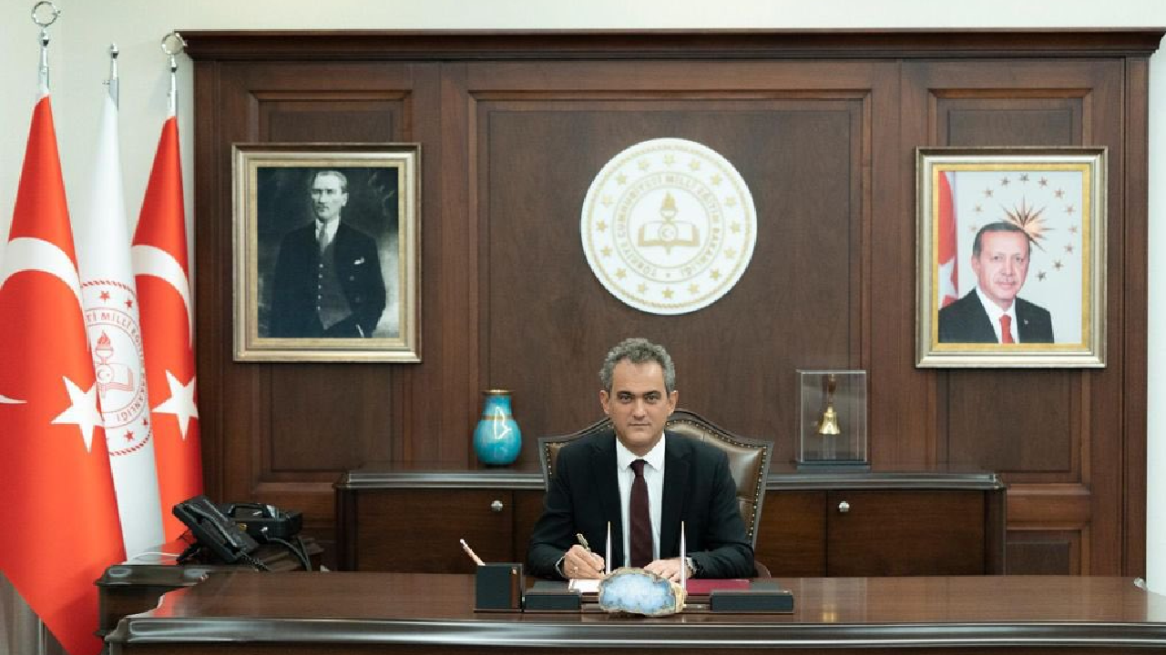 Milli Eğitim Bakanı Özer’den öğretmenlere mazeret tayini müjdesi