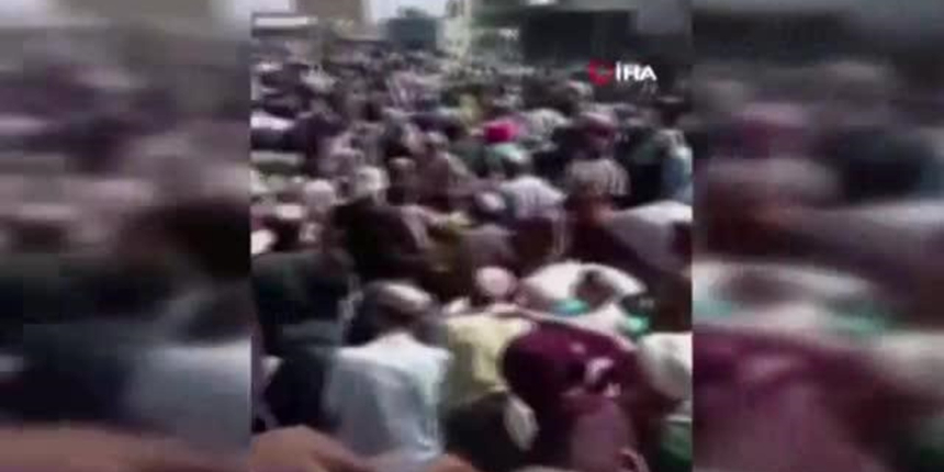Afganlar, Pakistan sınırına adeta akın etti!