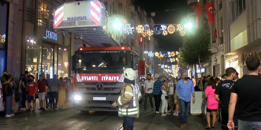 İstiklal Caddesi'nde yangın paniği