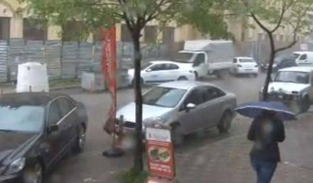 İstanbullular'a sürpriz: Yağmur beklerken dolu geldi!