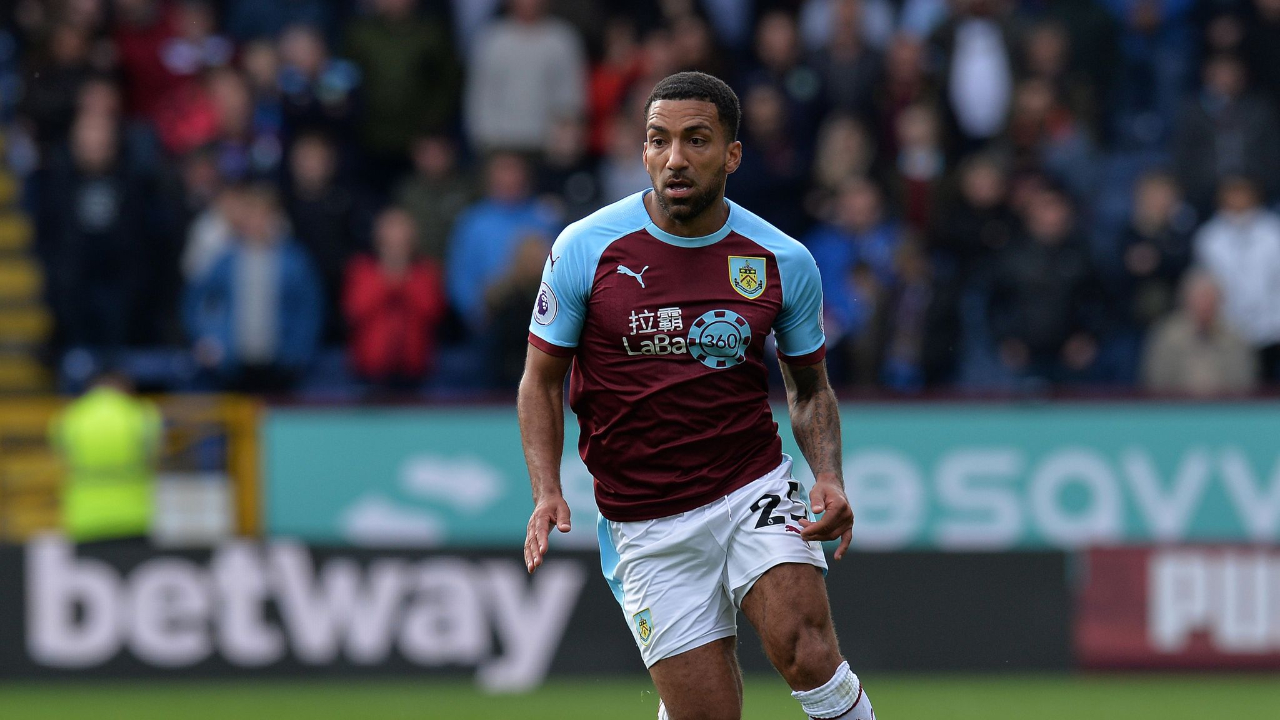 Kayserispor'dan ayrılan İngiliz futbolcu Aaron Lennon Burnley'e geri döndü