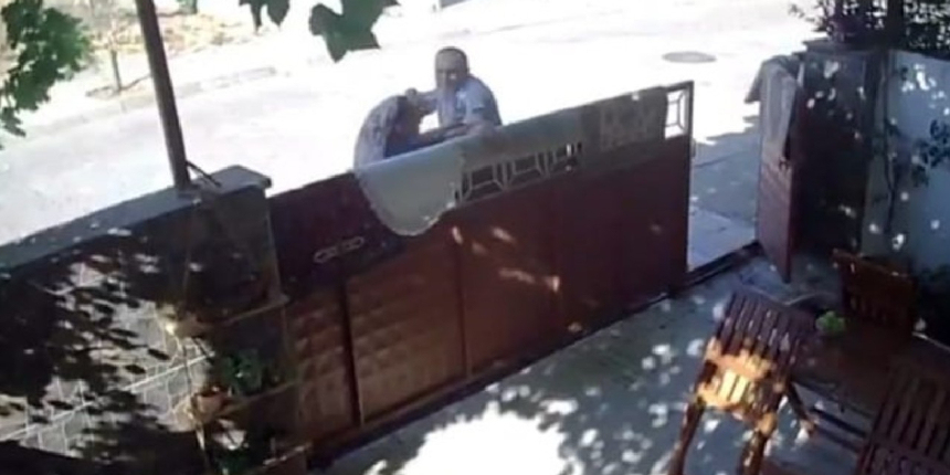 Öfkeli adam, komşusu olan kadını öldüresiye dövdü!
