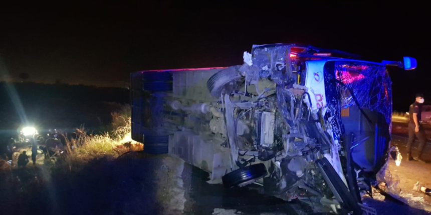 İşçi servisi otomobille çarpıştı: 4 ölü, 6 yaralı