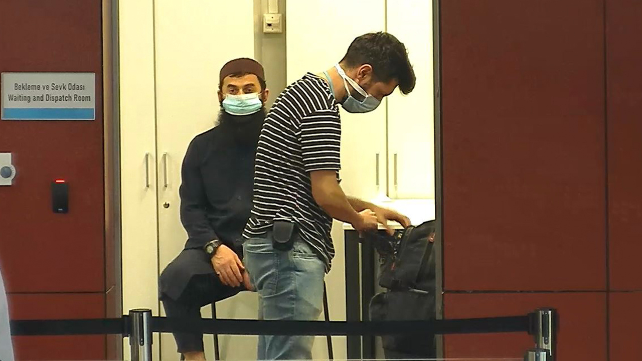 Daha önce 3 defa Türkiye'den sınır dışı edilen DEAŞ'lı sahte pasaportla yakalandı