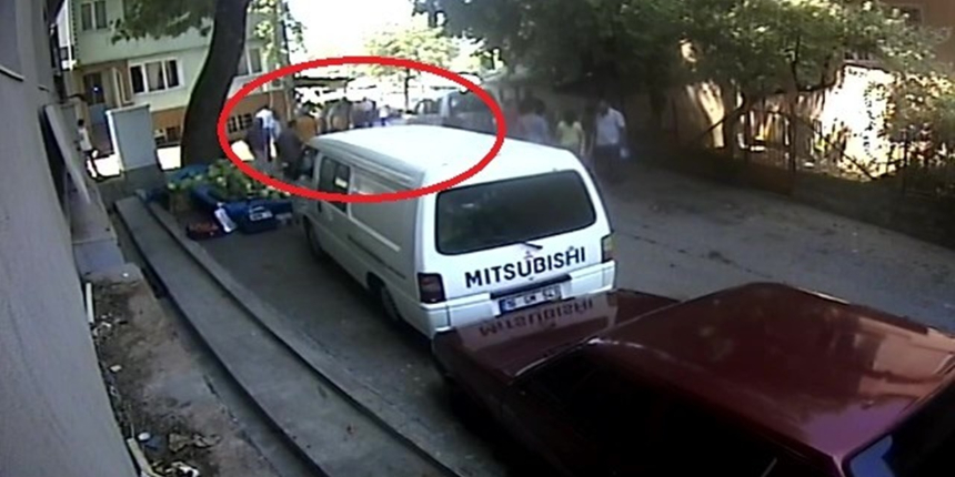 Yol verme kavgasında bıçaklar konuştu! Dehşet anları kamerada...