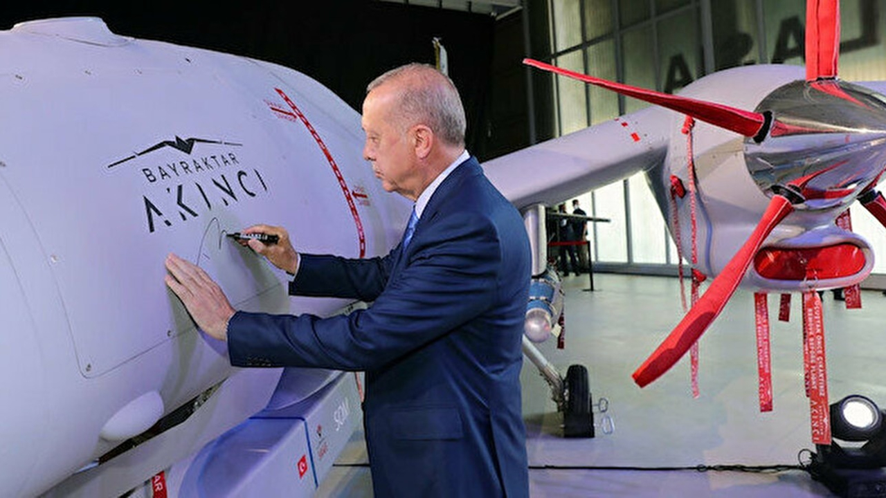 Bloomberg: Türkiye askeri kapasitesini yerli drone'larla inşa ediyor