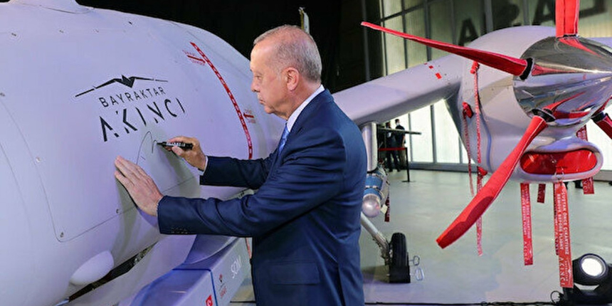 Bloomberg: Türkiye askeri kapasitesini yerli drone'larla inşa ediyor