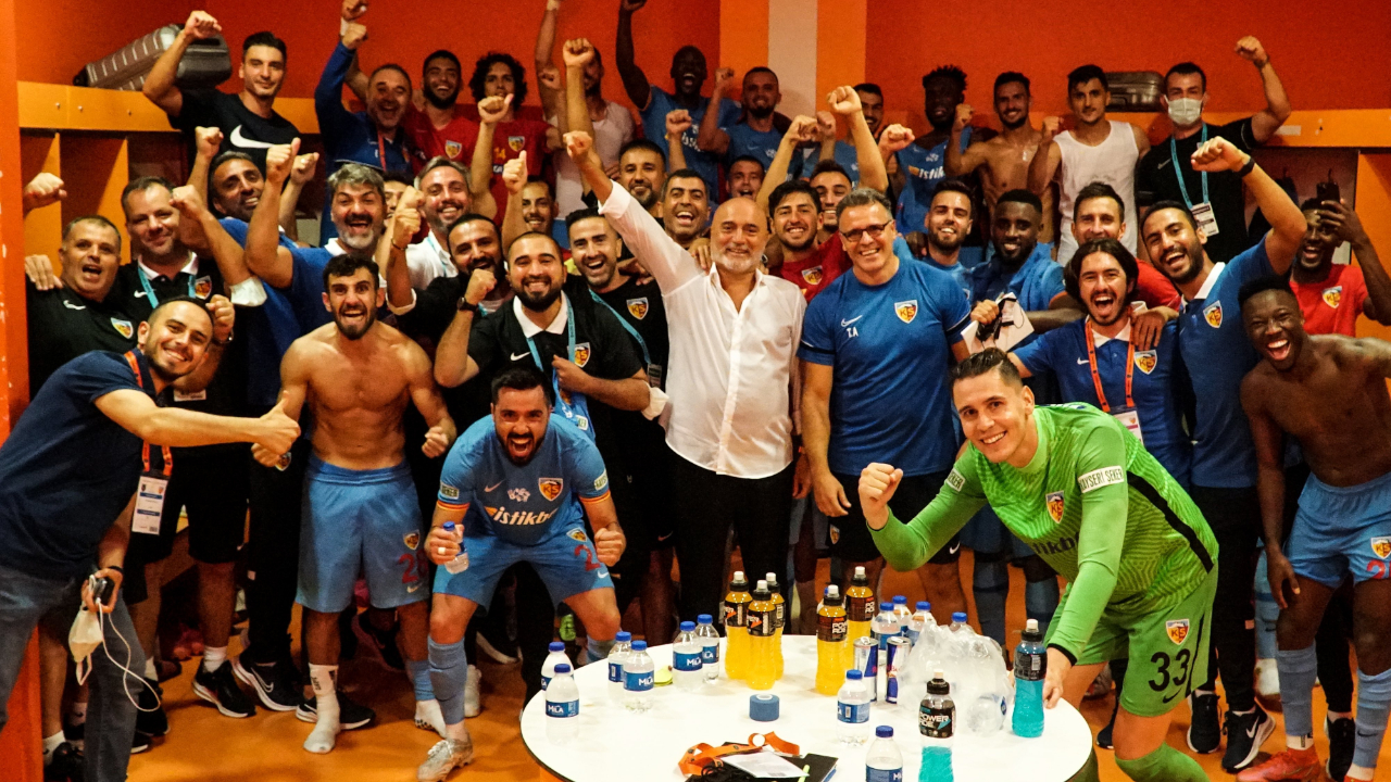 Kayserispor deplasmanda Başakşehir'i Mame Thiam'ın tek golüyle mağlup etti