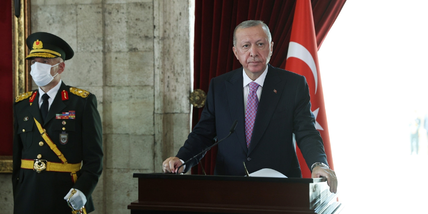 "Türkiye'yi parlak bir geleceğe taşıyoruz. Emanetiniz olan Türkiye Cumhuriyeti emin ellerde"