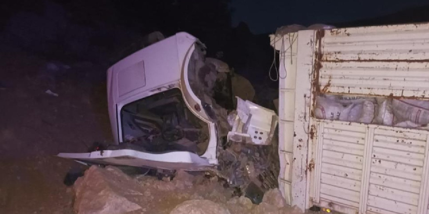 Kömür taşıyan kamyon takla attı: 2’si ağır 3 yaralı
