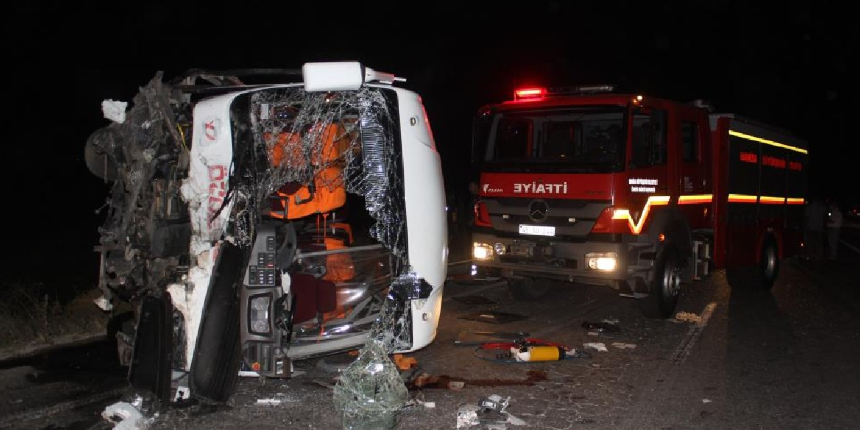 Manisa’da 4 kişinin öldüğü kaza kamerada!
