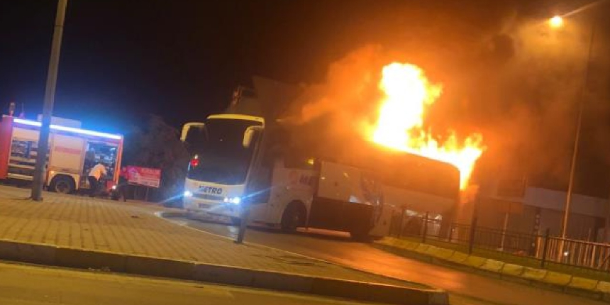 Yolcu dolu otobüs, alevlere teslim oldu