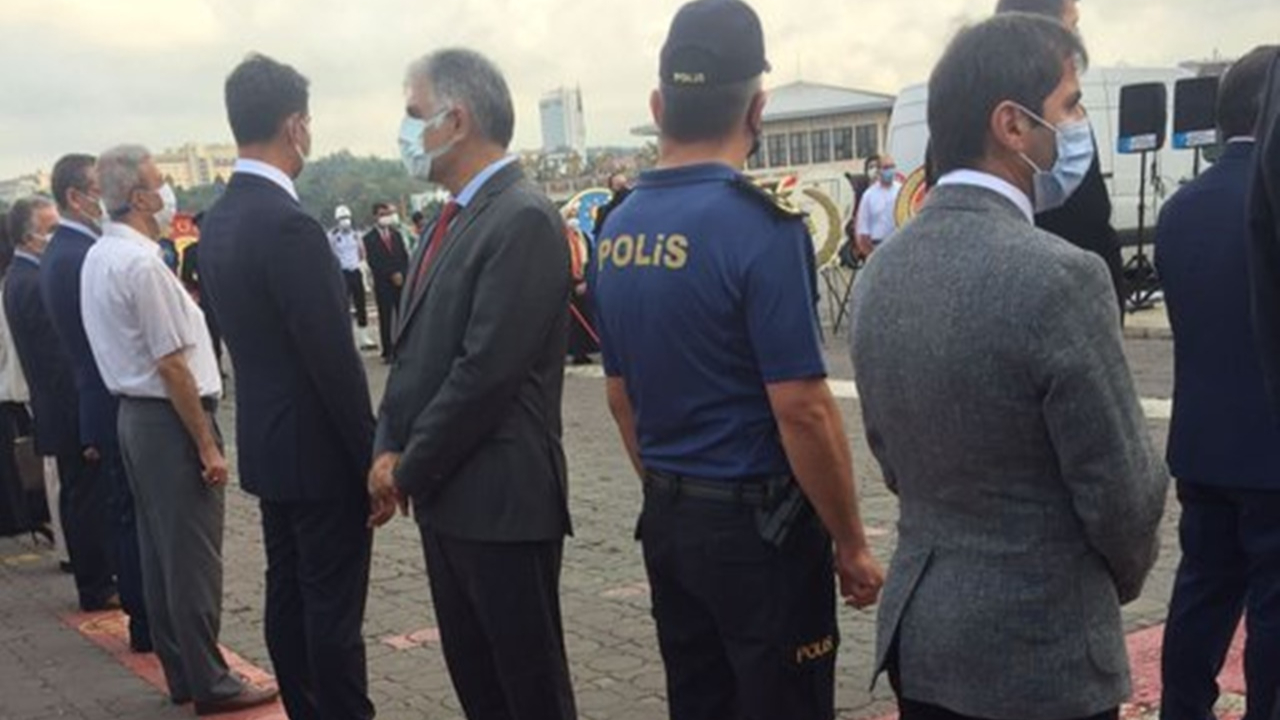 CHP'li başkandan skandal hareket: Erdoğan’ın mesajı okunurken arkasını döndü!