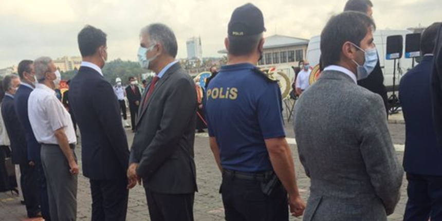 CHP'li başkandan skandal hareket: Erdoğan’ın mesajı okunurken arkasını döndü!