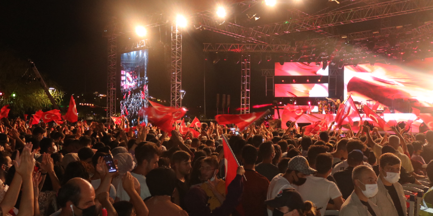 Türkiye 30 Ağustos Zafer Bayramı'nı böyle kutladı! Yer gök kırmızı beyaz