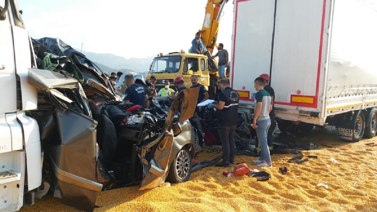 Manisa'da zincirleme kaza: Ölü ve yaralılar var