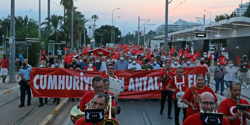 Cumhuriyet tarihinde ilk! 'HES' kodlu 30 Ağustos fener alayı