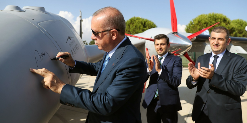 Akıncı TİHA Yunan basınında: Fatih'in ateş topları gibi