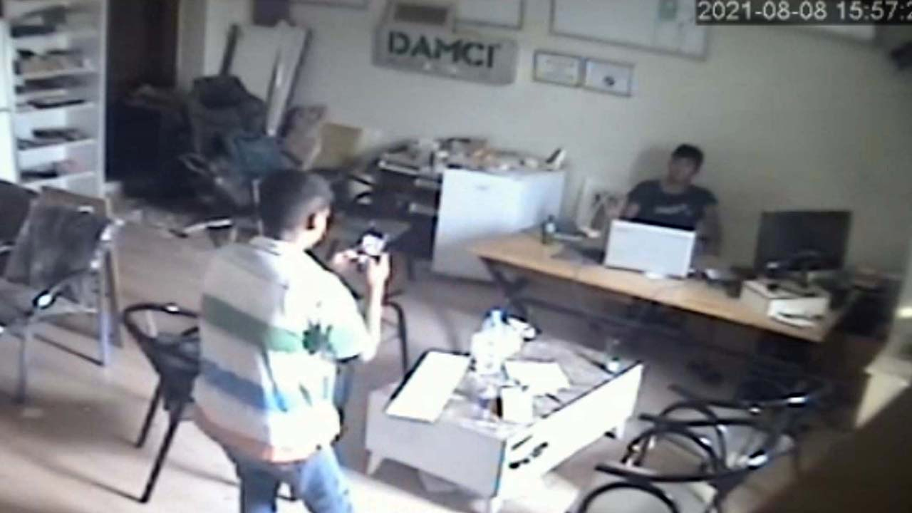 Hırsızlık için girdiler, fotoğraf çekip eğlendiler