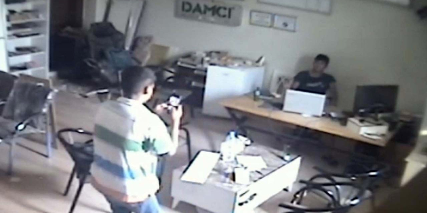 Hırsızlık için girdiler, fotoğraf çekip eğlendiler